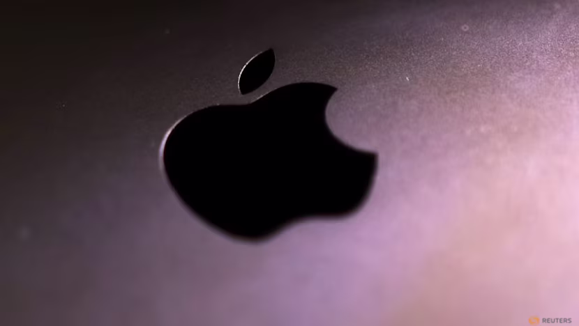 Apple logo is seen in this illustration taken September 24, 2025. REUTERS/Dado Ruvic/Illustration