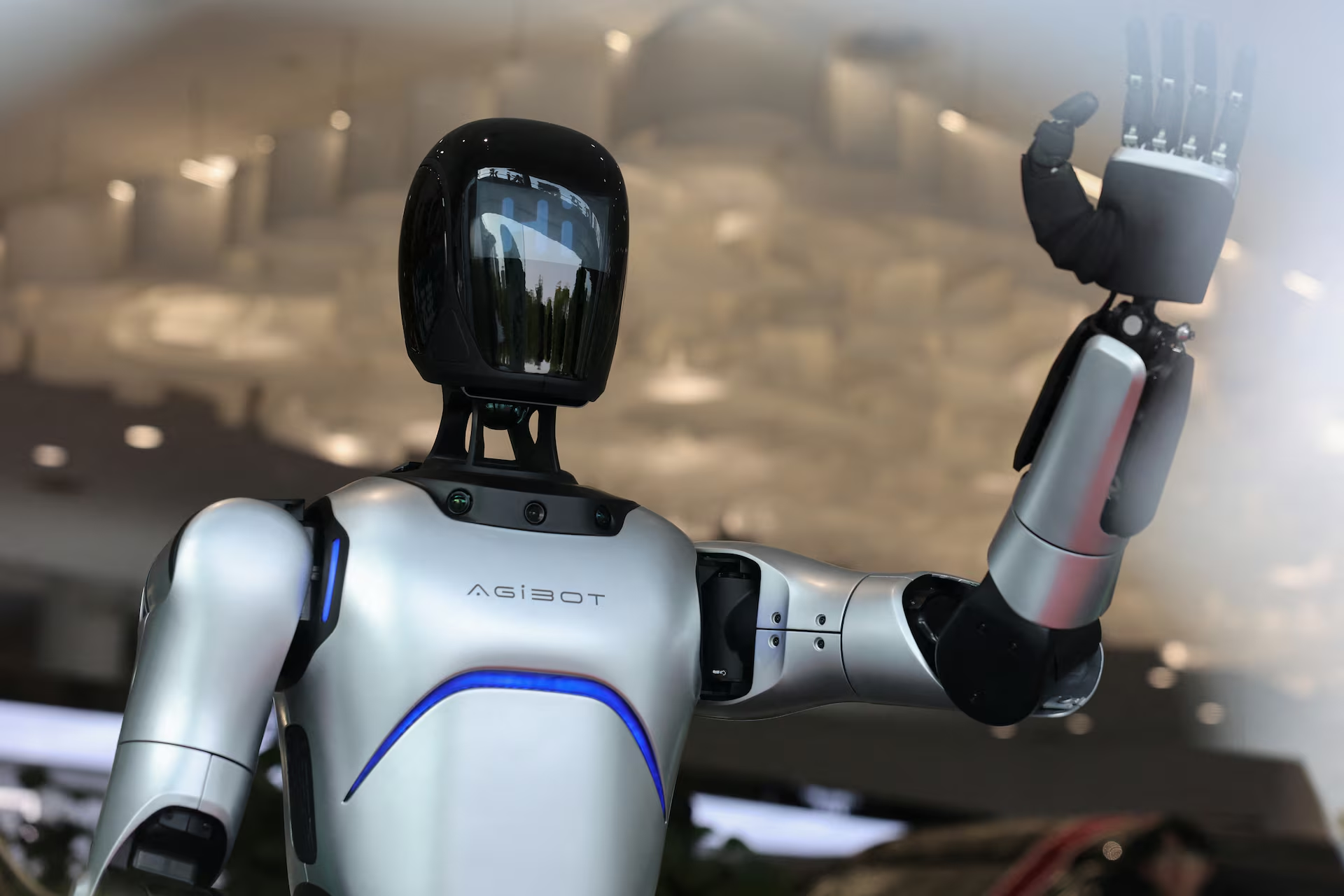 AI 驱动的人形机器人旨在变革制造业